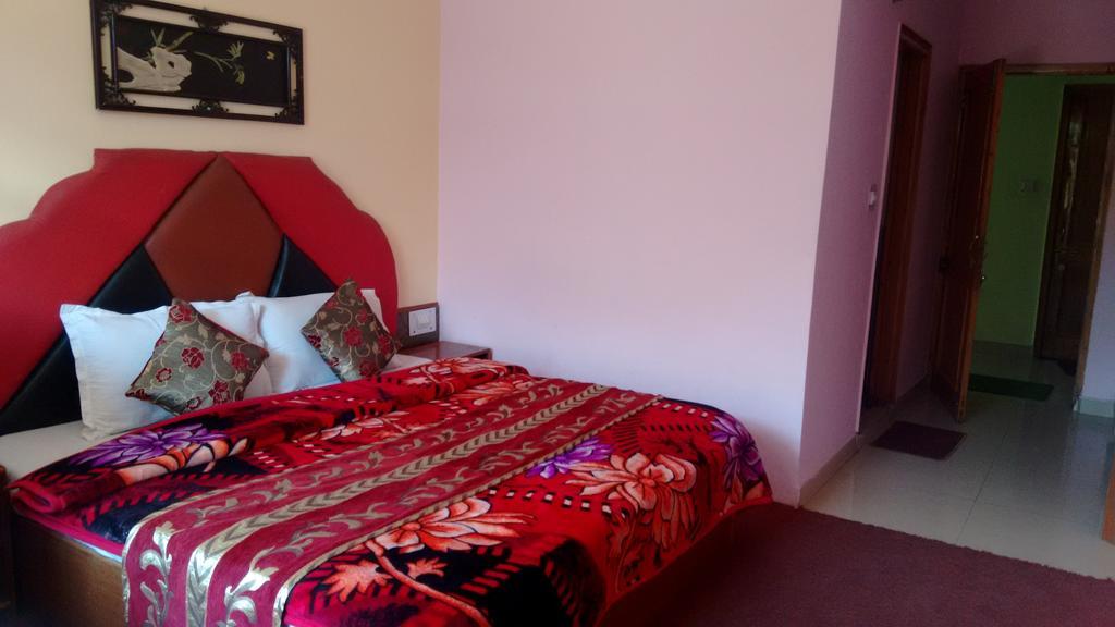 Chichoga Holiday Inn Manāli Rum bild