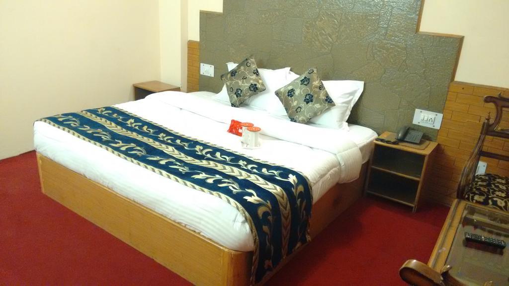 Chichoga Holiday Inn Manāli Rum bild