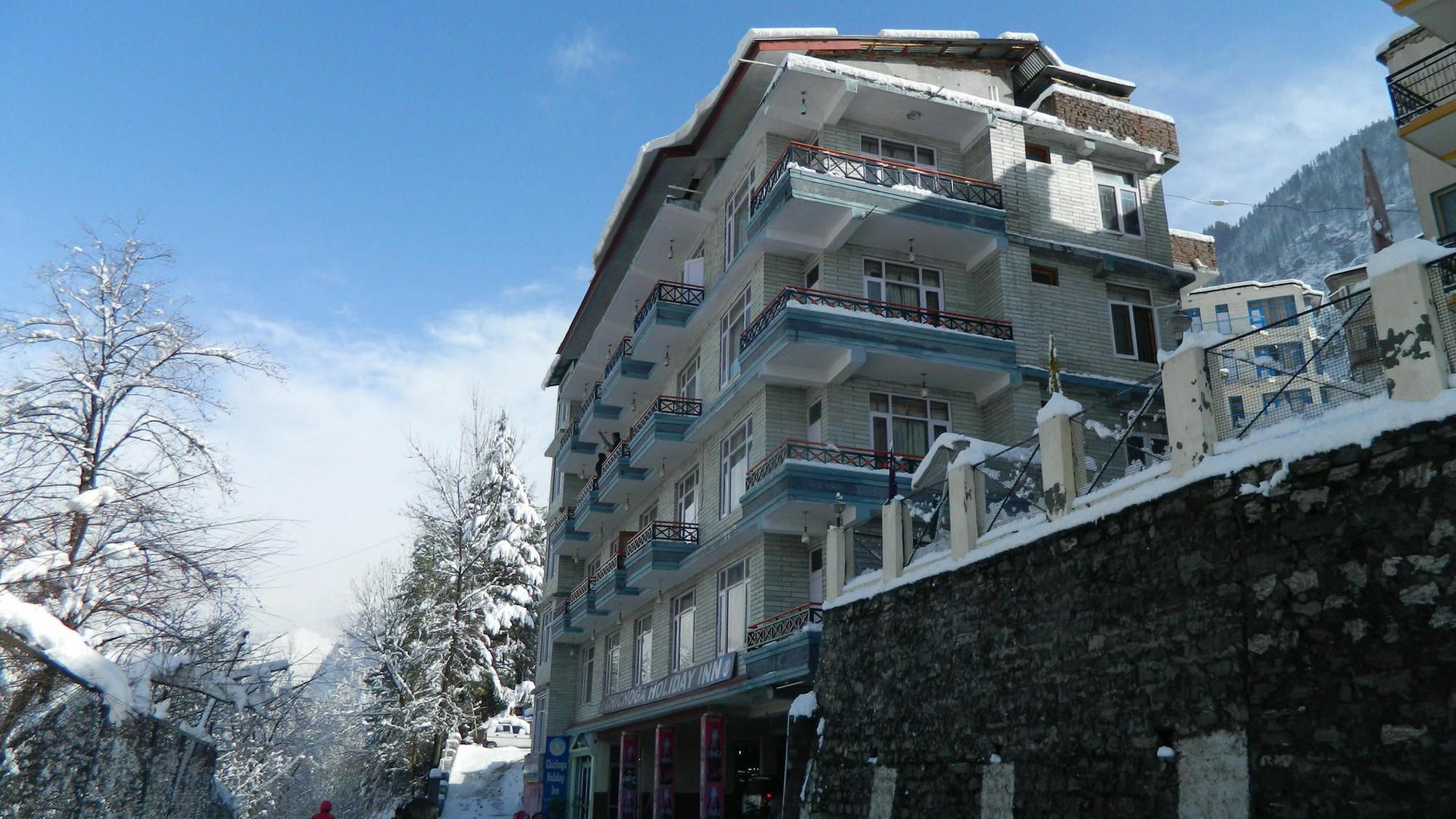 Chichoga Holiday Inn Manāli Exteriör bild